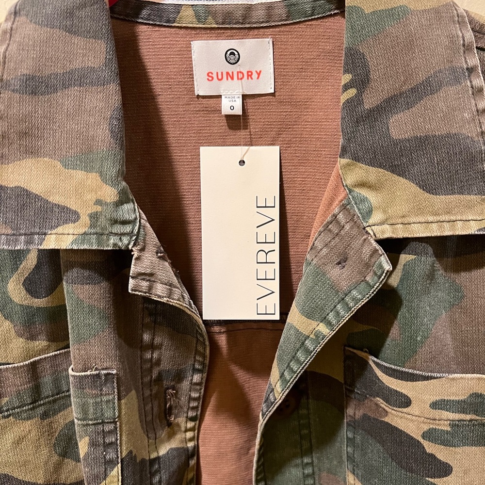 Sundry Camo Shacket - Picture 4 of 7